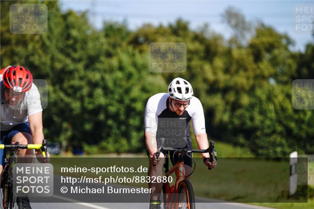 07.09.2025 - 19. Norderstedt Triathlon Michael Burmester http://msf.ph/oto/8832680 07.09.2025 11:49:59 Radfahren 826, 849 meine-sportfotos.de