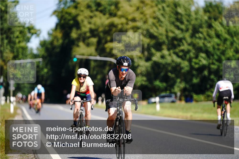 07.09.2025 - 19. Norderstedt Triathlon Michael Burmester http://msf.ph/oto/8832708 07.09.2025 11:51:41 Radfahren 859, 860 meine-sportfotos.de