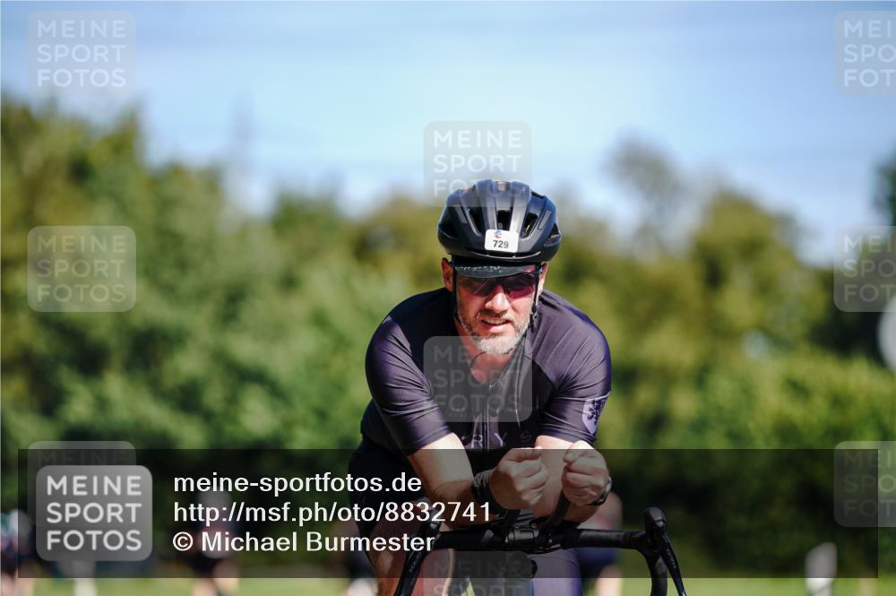 07.09.2025 - 19. Norderstedt Triathlon Michael Burmester http://msf.ph/oto/8832741 07.09.2025 11:52:37 Radfahren 729 meine-sportfotos.de