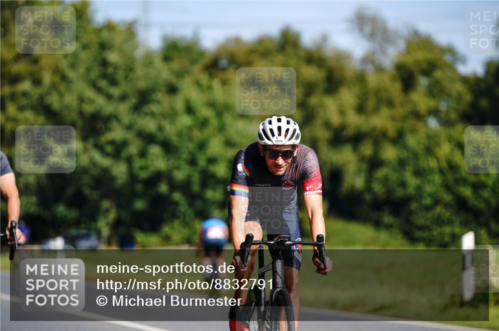 07.09.2025 - 19. Norderstedt Triathlon Michael Burmester http://msf.ph/oto/8832791 07.09.2025 11:54:22 Radfahren 287, 748, 1233 meine-sportfotos.de