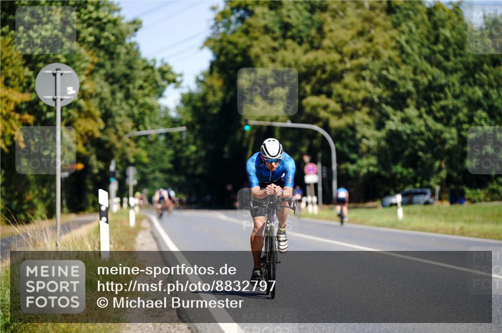 07.09.2025 - 19. Norderstedt Triathlon Michael Burmester http://msf.ph/oto/8832797 07.09.2025 11:54:27 Radfahren 215 meine-sportfotos.de