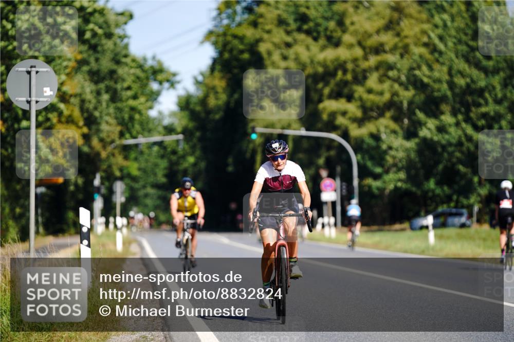 07.09.2025 - 19. Norderstedt Triathlon Michael Burmester http://msf.ph/oto/8832824 07.09.2025 11:55:07 Radfahren 807, 1358 meine-sportfotos.de