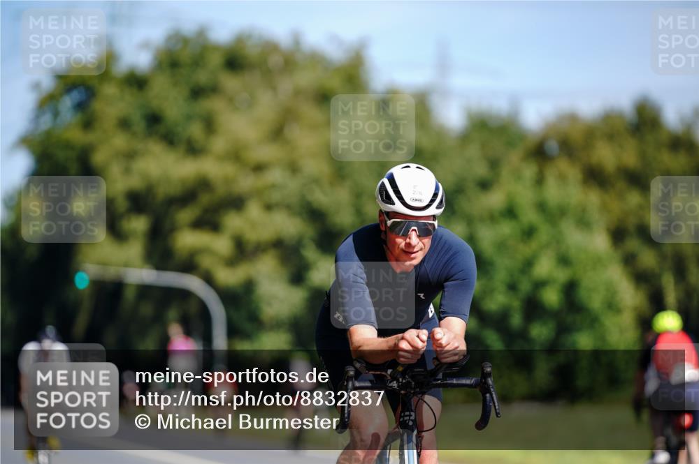 07.09.2025 - 19. Norderstedt Triathlon Michael Burmester http://msf.ph/oto/8832837 07.09.2025 11:55:35 Radfahren 226 meine-sportfotos.de