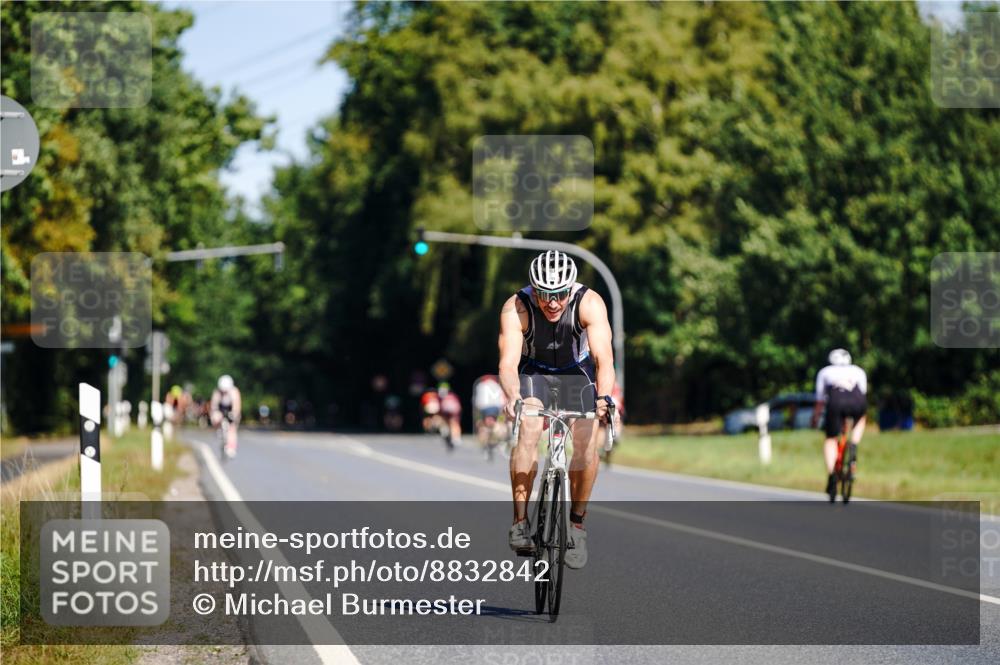 07.09.2025 - 19. Norderstedt Triathlon Michael Burmester http://msf.ph/oto/8832842 07.09.2025 11:55:46 Radfahren 151 meine-sportfotos.de