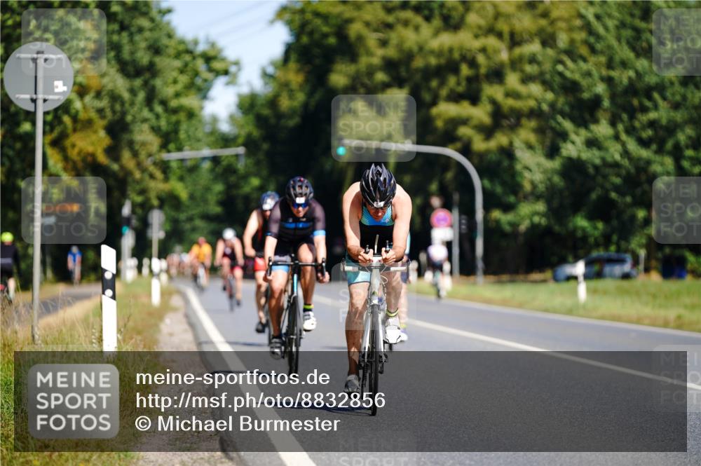 07.09.2025 - 19. Norderstedt Triathlon Michael Burmester http://msf.ph/oto/8832856 07.09.2025 11:56:14 Radfahren 823, 824, 1332 meine-sportfotos.de