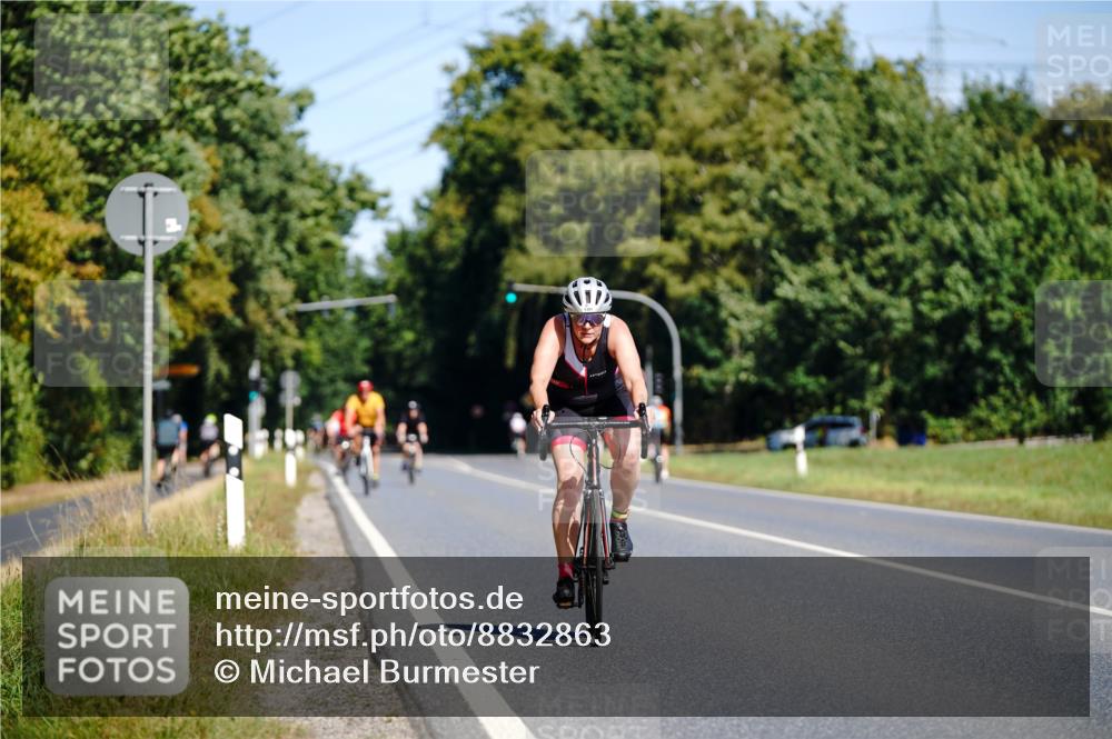 07.09.2025 - 19. Norderstedt Triathlon Michael Burmester http://msf.ph/oto/8832863 07.09.2025 11:56:22 Radfahren 802, 1381 meine-sportfotos.de