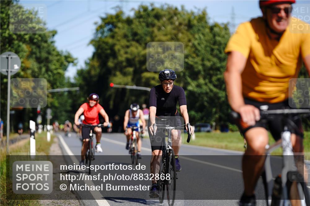 07.09.2025 - 19. Norderstedt Triathlon Michael Burmester http://msf.ph/oto/8832868 07.09.2025 11:56:32 Radfahren 234, 1348, 1349 meine-sportfotos.de