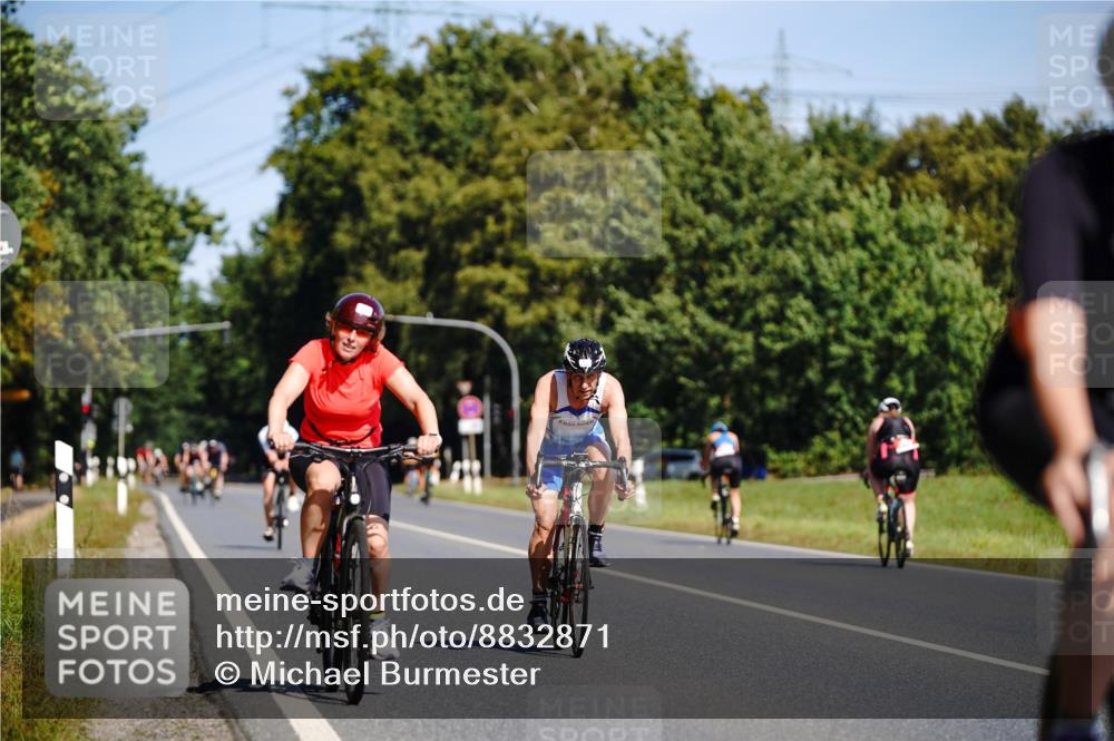 07.09.2025 - 19. Norderstedt Triathlon Michael Burmester http://msf.ph/oto/8832871 07.09.2025 11:56:34 Radfahren 234, 803, 1348, 1349 meine-sportfotos.de