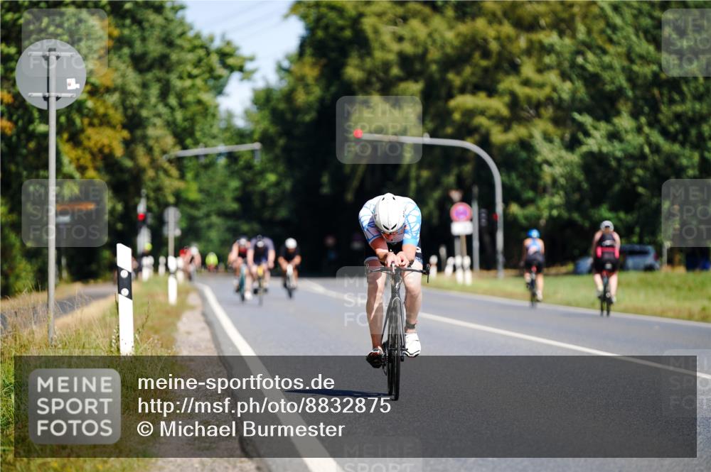 07.09.2025 - 19. Norderstedt Triathlon Michael Burmester http://msf.ph/oto/8832875 07.09.2025 11:56:36 Radfahren 234, 803, 838, 1348, 1349 meine-sportfotos.de