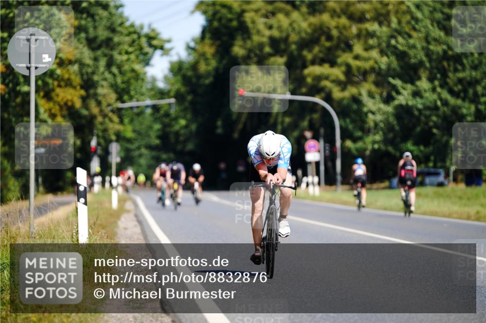 07.09.2025 - 19. Norderstedt Triathlon Michael Burmester http://msf.ph/oto/8832876 07.09.2025 11:56:36 Radfahren 234, 803, 838, 1348, 1349 meine-sportfotos.de