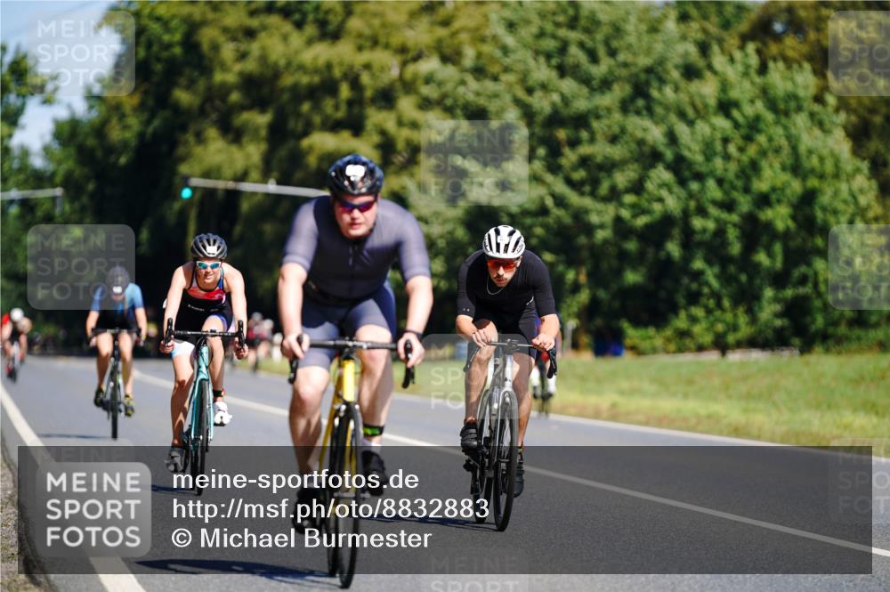 07.09.2025 - 19. Norderstedt Triathlon Michael Burmester http://msf.ph/oto/8832883 07.09.2025 11:56:44 Radfahren 164, 1334, 1346 meine-sportfotos.de