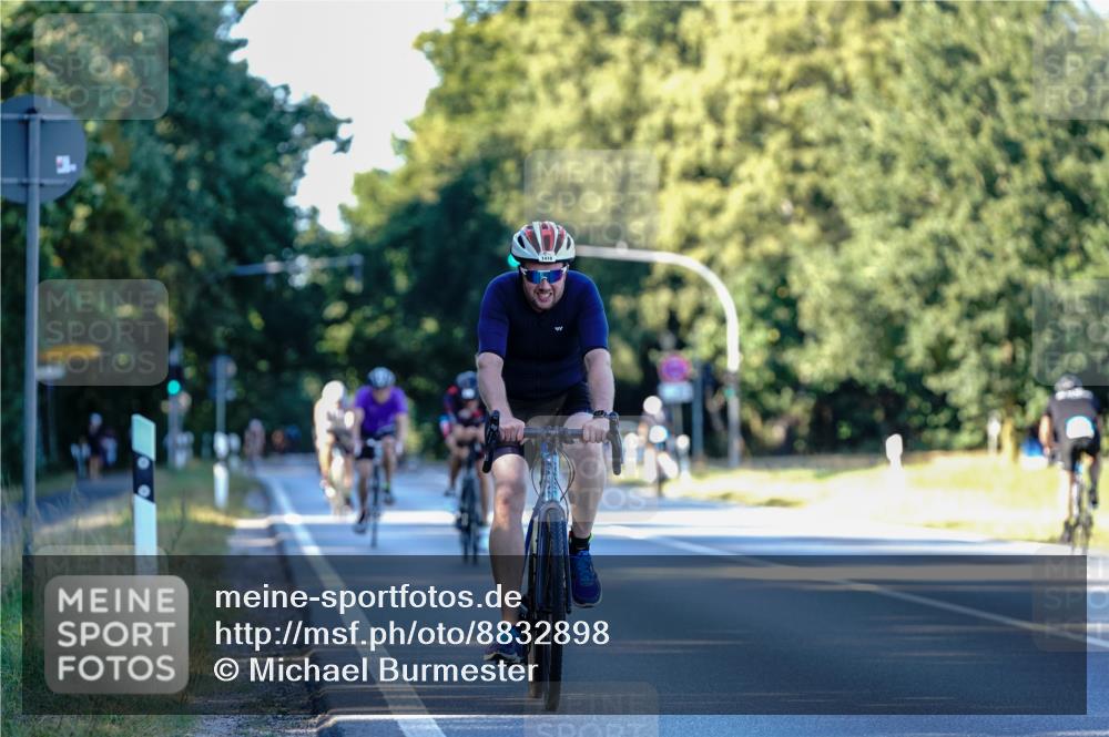 07.09.2025 - 19. Norderstedt Triathlon Michael Burmester http://msf.ph/oto/8832898 07.09.2025 16:22:29 Radfahren 883, 1418 meine-sportfotos.de