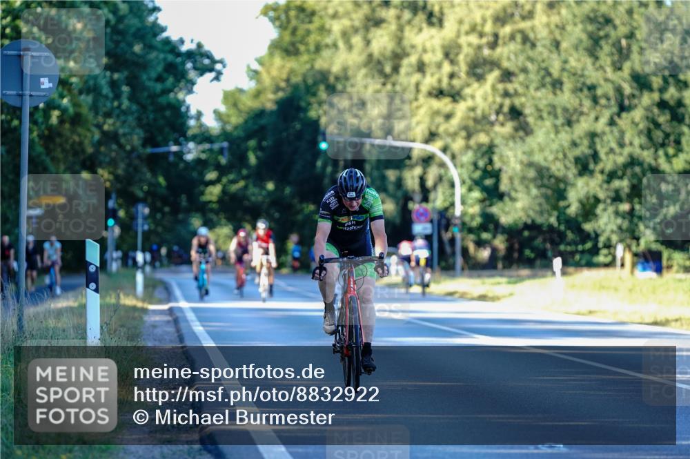 07.09.2025 - 19. Norderstedt Triathlon Michael Burmester http://msf.ph/oto/8832922 07.09.2025 16:22:59 Radfahren 1524 meine-sportfotos.de
