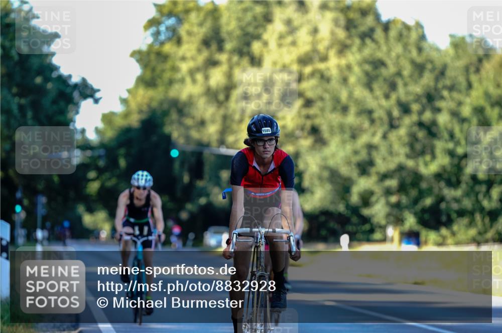 07.09.2025 - 19. Norderstedt Triathlon Michael Burmester http://msf.ph/oto/8832928 07.09.2025 16:23:07 Radfahren 1098, 1575, 1585 meine-sportfotos.de