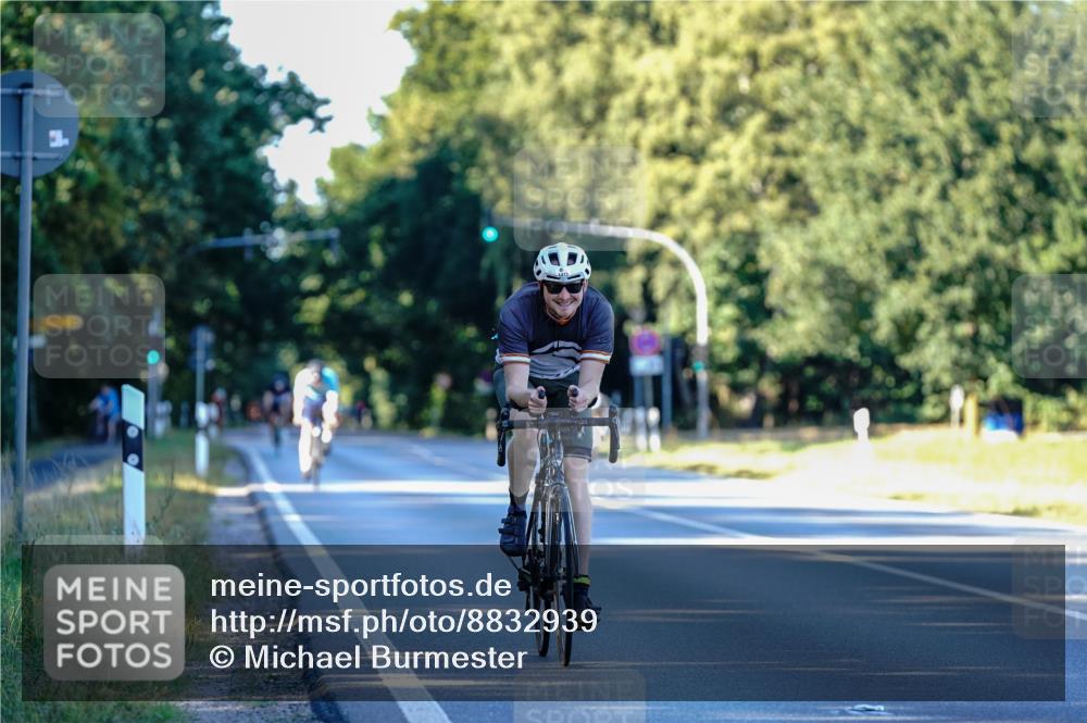 07.09.2025 - 19. Norderstedt Triathlon Michael Burmester http://msf.ph/oto/8832939 07.09.2025 16:23:27 Radfahren 1437, 1473 meine-sportfotos.de