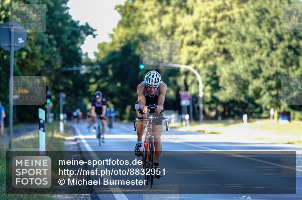 07.09.2025 - 19. Norderstedt Triathlon Michael Burmester http://msf.ph/oto/8832951 07.09.2025 16:23:47 Radfahren 1419 meine-sportfotos.de
