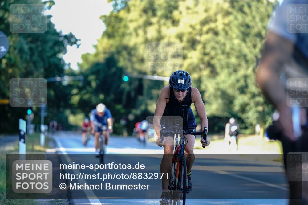 07.09.2025 - 19. Norderstedt Triathlon Michael Burmester http://msf.ph/oto/8832971 07.09.2025 16:24:16 Radfahren 412, 429, 925, 947 meine-sportfotos.de