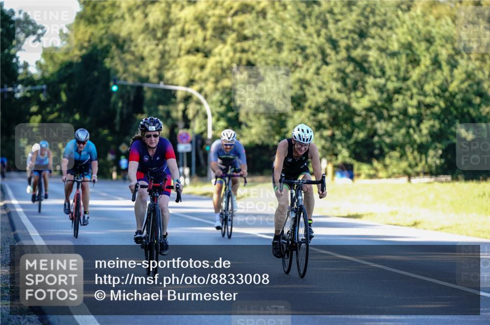 07.09.2025 - 19. Norderstedt Triathlon Michael Burmester http://msf.ph/oto/8833008 07.09.2025 16:25:39 Radfahren 384, 1476, 1533, 1541 meine-sportfotos.de