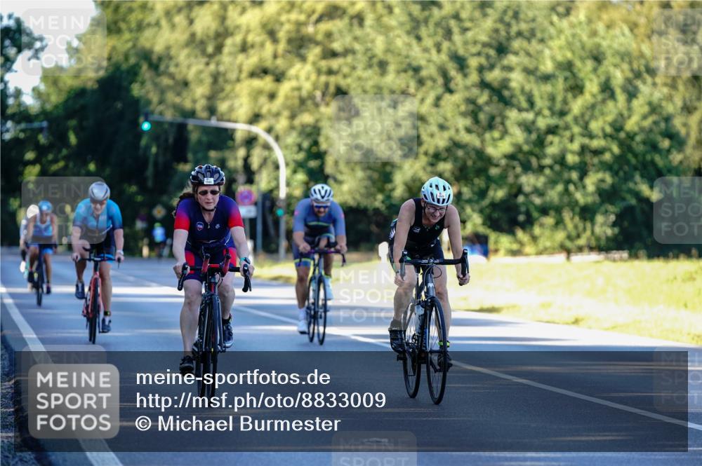 07.09.2025 - 19. Norderstedt Triathlon Michael Burmester http://msf.ph/oto/8833009 07.09.2025 16:25:39 Radfahren 384, 1476, 1533, 1541 meine-sportfotos.de