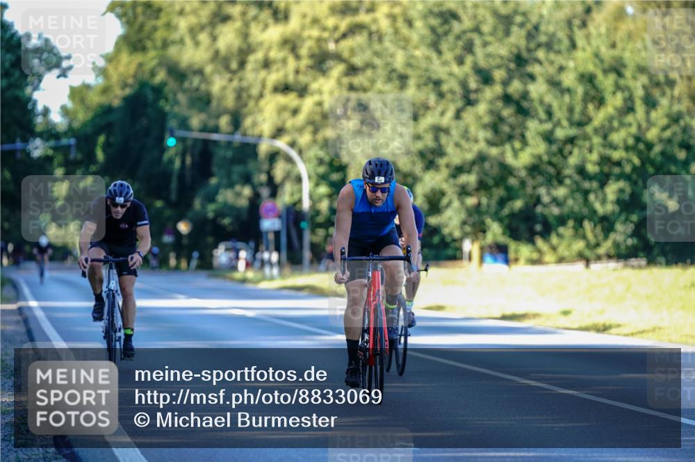 07.09.2025 - 19. Norderstedt Triathlon Michael Burmester http://msf.ph/oto/8833069 07.09.2025 16:29:54 Radfahren 864, 924 meine-sportfotos.de