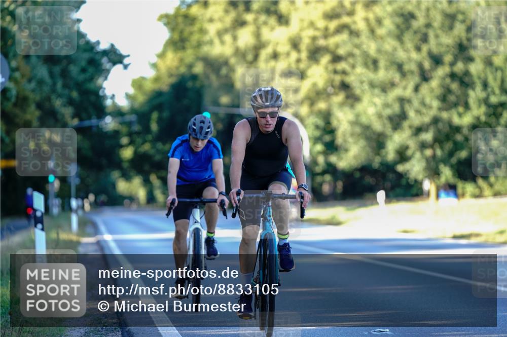 07.09.2025 - 19. Norderstedt Triathlon Michael Burmester http://msf.ph/oto/8833105 07.09.2025 16:31:40 Radfahren 886, 890 meine-sportfotos.de