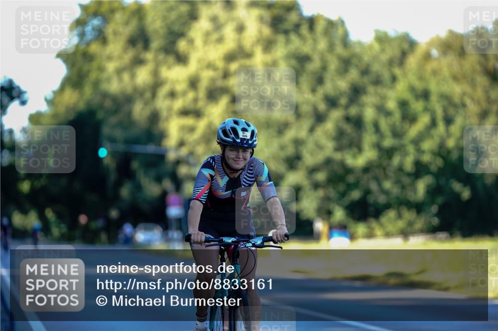 07.09.2025 - 19. Norderstedt Triathlon Michael Burmester http://msf.ph/oto/8833161 07.09.2025 16:37:06 Radfahren 926 meine-sportfotos.de