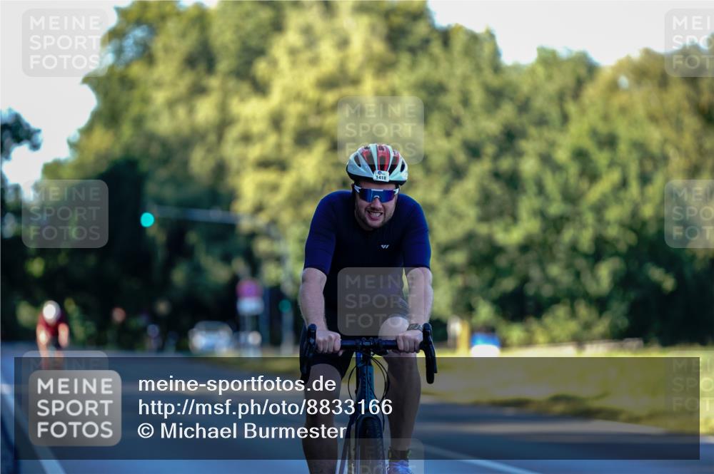 07.09.2025 - 19. Norderstedt Triathlon Michael Burmester http://msf.ph/oto/8833166 07.09.2025 16:37:21 Radfahren 1418, 1437 meine-sportfotos.de