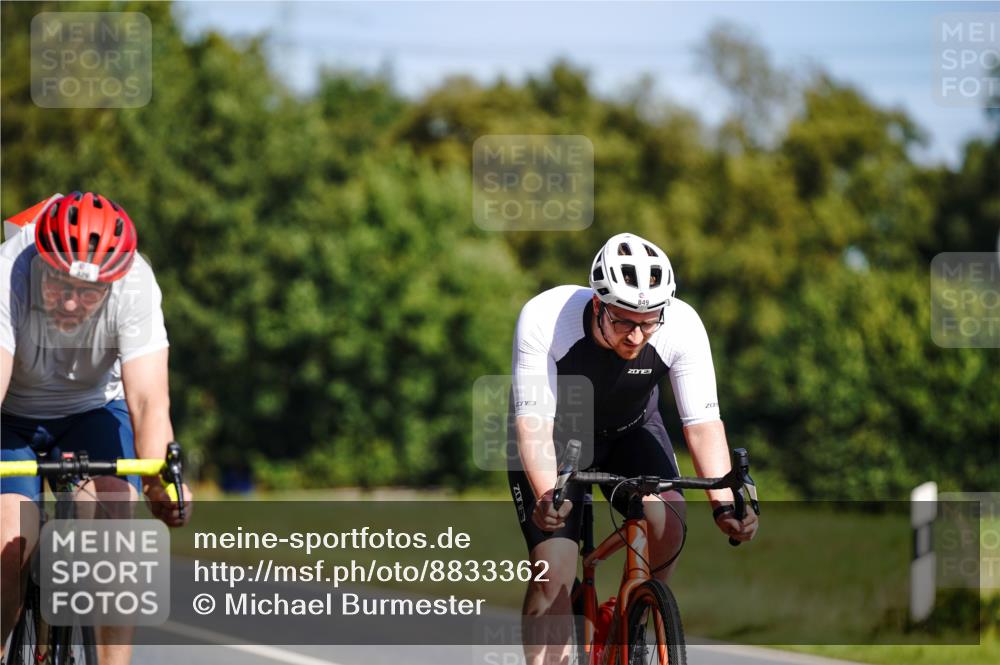 07.09.2025 - 19. Norderstedt Triathlon Michael Burmester http://msf.ph/oto/8833362 07.09.2025 11:49:59 Radfahren 826, 849 meine-sportfotos.de
