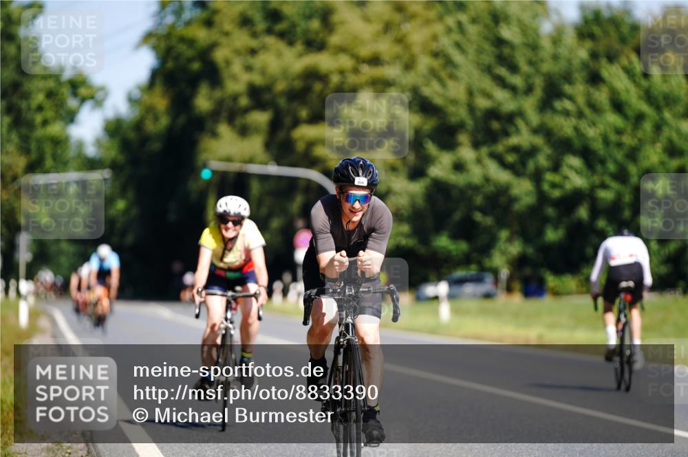 07.09.2025 - 19. Norderstedt Triathlon Michael Burmester http://msf.ph/oto/8833390 07.09.2025 11:51:41 Radfahren 859, 860 meine-sportfotos.de