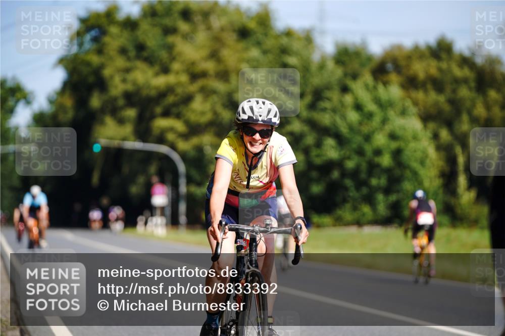 07.09.2025 - 19. Norderstedt Triathlon Michael Burmester http://msf.ph/oto/8833392 07.09.2025 11:51:43 Radfahren 859, 860 meine-sportfotos.de