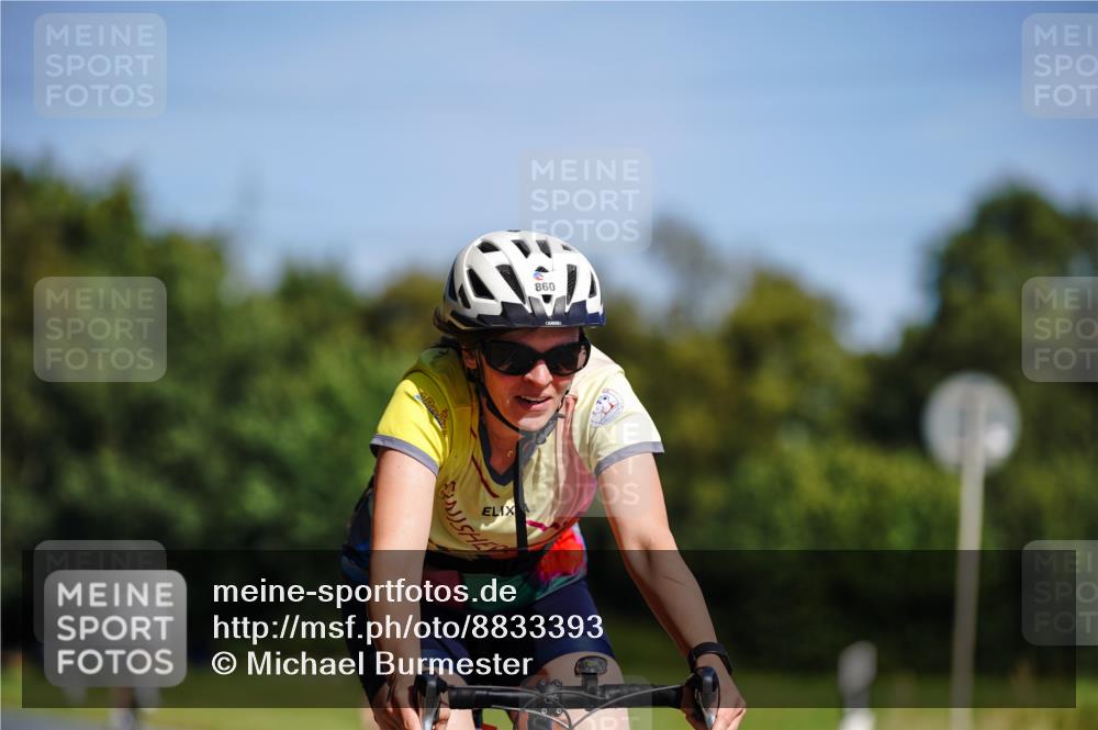 07.09.2025 - 19. Norderstedt Triathlon Michael Burmester http://msf.ph/oto/8833393 07.09.2025 11:51:43 Radfahren 859, 860 meine-sportfotos.de