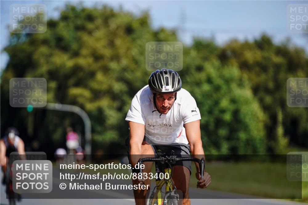 07.09.2025 - 19. Norderstedt Triathlon Michael Burmester http://msf.ph/oto/8833400 07.09.2025 11:51:51 Radfahren 267, 782, 1319 meine-sportfotos.de