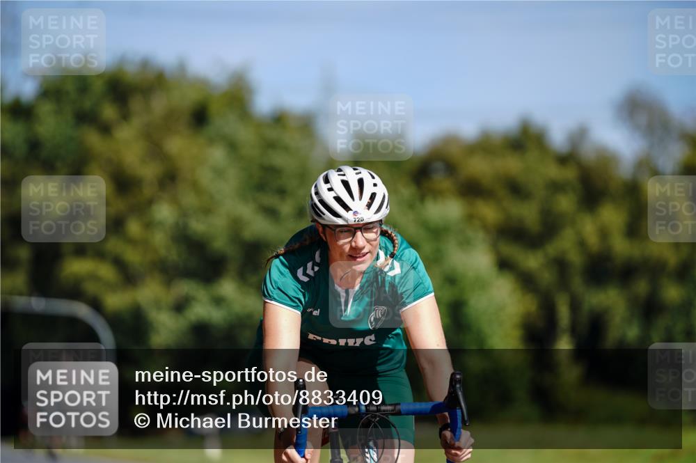07.09.2025 - 19. Norderstedt Triathlon Michael Burmester http://msf.ph/oto/8833409 07.09.2025 11:52:11 Radfahren 720 meine-sportfotos.de