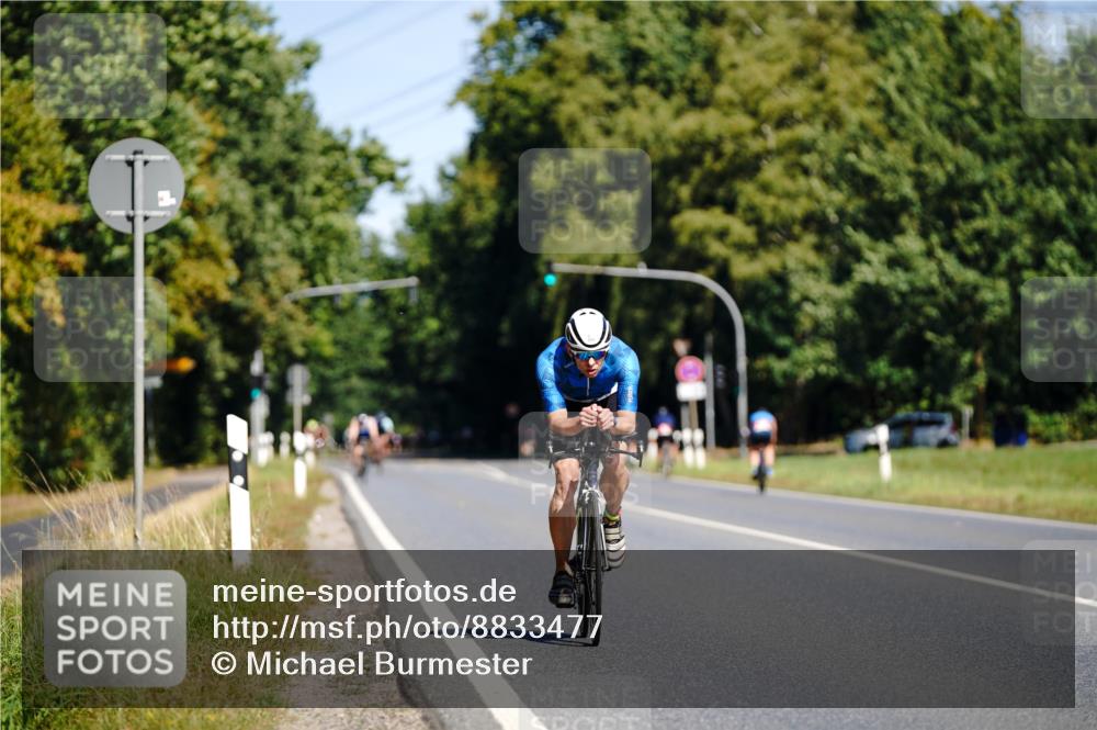 07.09.2025 - 19. Norderstedt Triathlon Michael Burmester http://msf.ph/oto/8833477 07.09.2025 11:54:27 Radfahren 215 meine-sportfotos.de