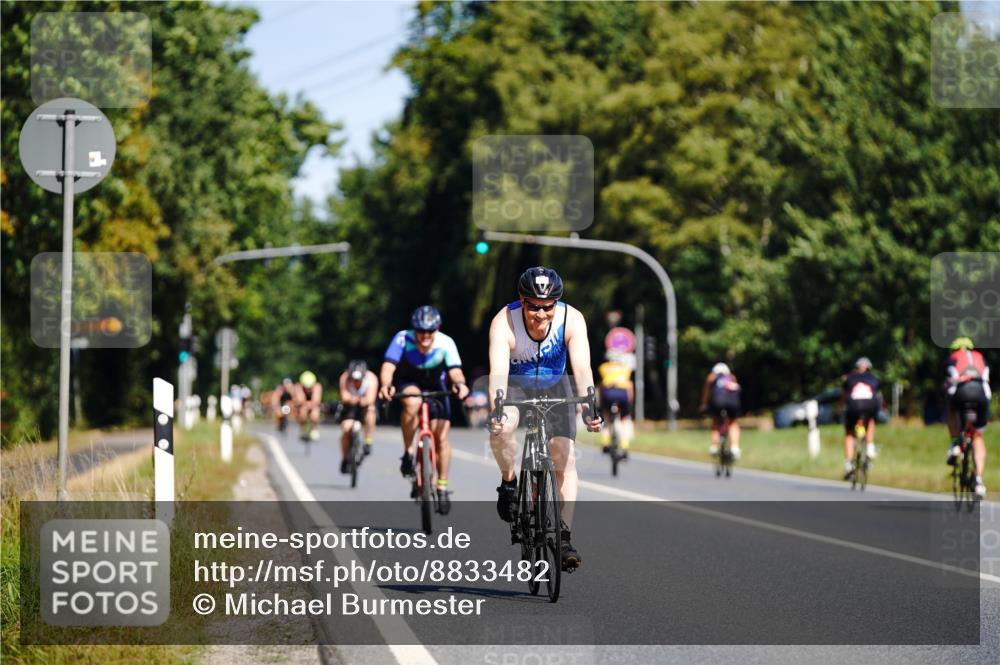 07.09.2025 - 19. Norderstedt Triathlon Michael Burmester http://msf.ph/oto/8833482 07.09.2025 11:54:38 Radfahren 1371 meine-sportfotos.de