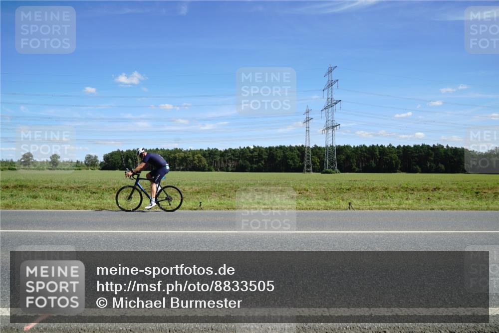 07.09.2025 - 19. Norderstedt Triathlon Michael Burmester http://msf.ph/oto/8833505 07.09.2025 13:53:59 Radfahren 1022 meine-sportfotos.de