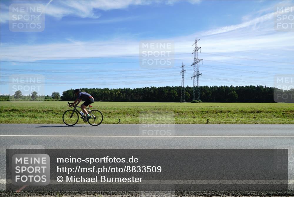 07.09.2025 - 19. Norderstedt Triathlon Michael Burmester http://msf.ph/oto/8833509 07.09.2025 11:53:19 Radfahren 800 meine-sportfotos.de