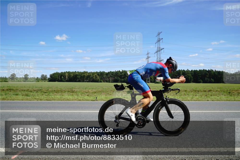 07.09.2025 - 19. Norderstedt Triathlon Michael Burmester http://msf.ph/oto/8833510 07.09.2025 13:54:03 Radfahren 1018, 1022 meine-sportfotos.de