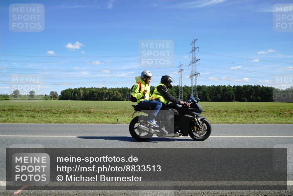 07.09.2025 - 19. Norderstedt Triathlon Michael Burmester http://msf.ph/oto/8833513 07.09.2025 13:54:07 Radfahren 364, 373, 982 meine-sportfotos.de