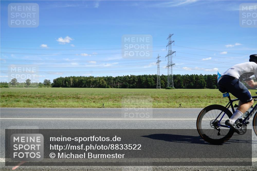 07.09.2025 - 19. Norderstedt Triathlon Michael Burmester http://msf.ph/oto/8833522 07.09.2025 13:54:09 Radfahren 364, 373, 972, 982 meine-sportfotos.de
