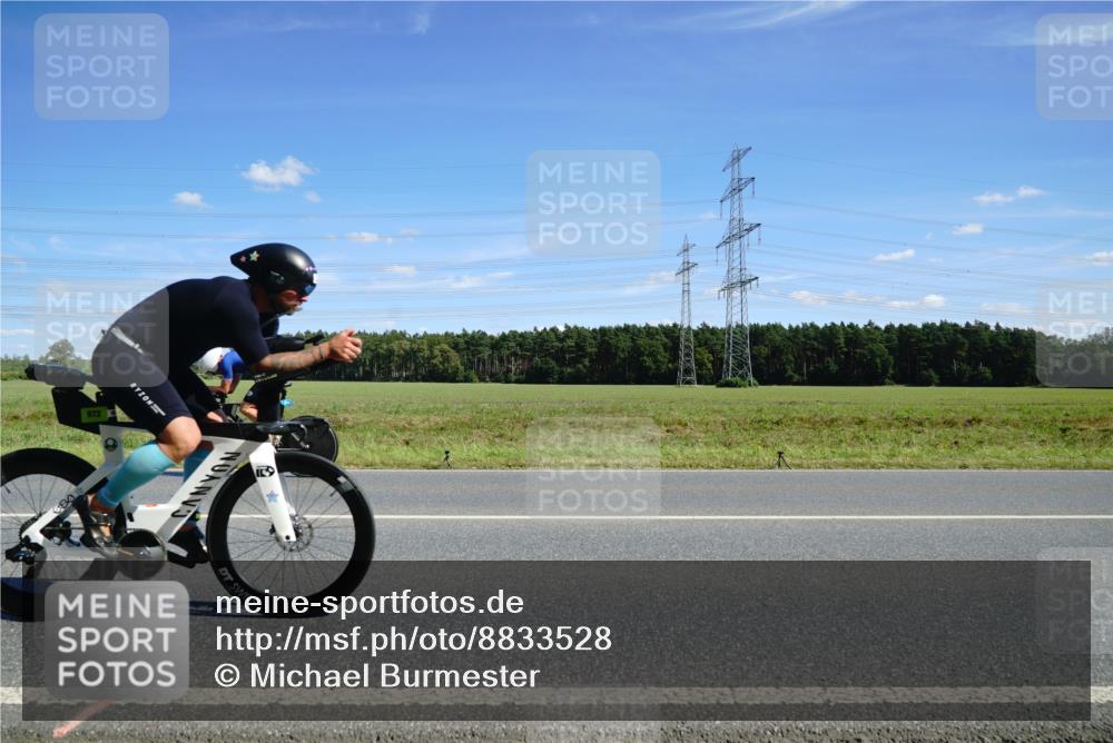 07.09.2025 - 19. Norderstedt Triathlon Michael Burmester http://msf.ph/oto/8833528 07.09.2025 13:54:12 Radfahren 364, 972, 982 meine-sportfotos.de