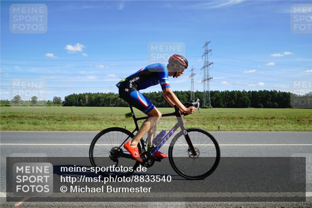 07.09.2025 - 19. Norderstedt Triathlon Michael Burmester http://msf.ph/oto/8833540 07.09.2025 13:54:23 Radfahren 996, 1040 meine-sportfotos.de
