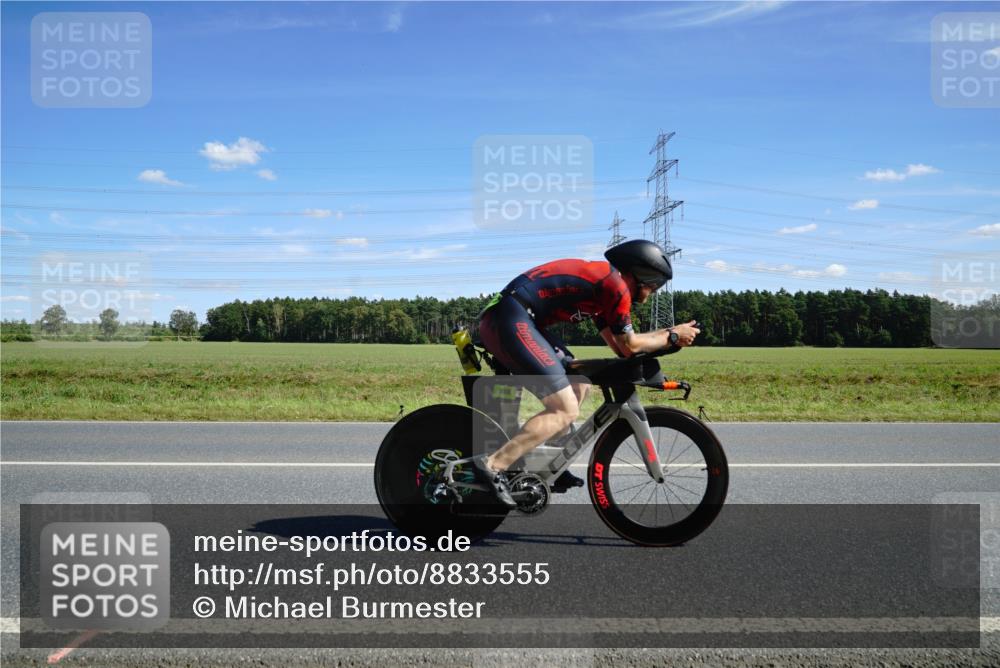 07.09.2025 - 19. Norderstedt Triathlon Michael Burmester http://msf.ph/oto/8833555 07.09.2025 13:54:30 Radfahren 958, 974 meine-sportfotos.de