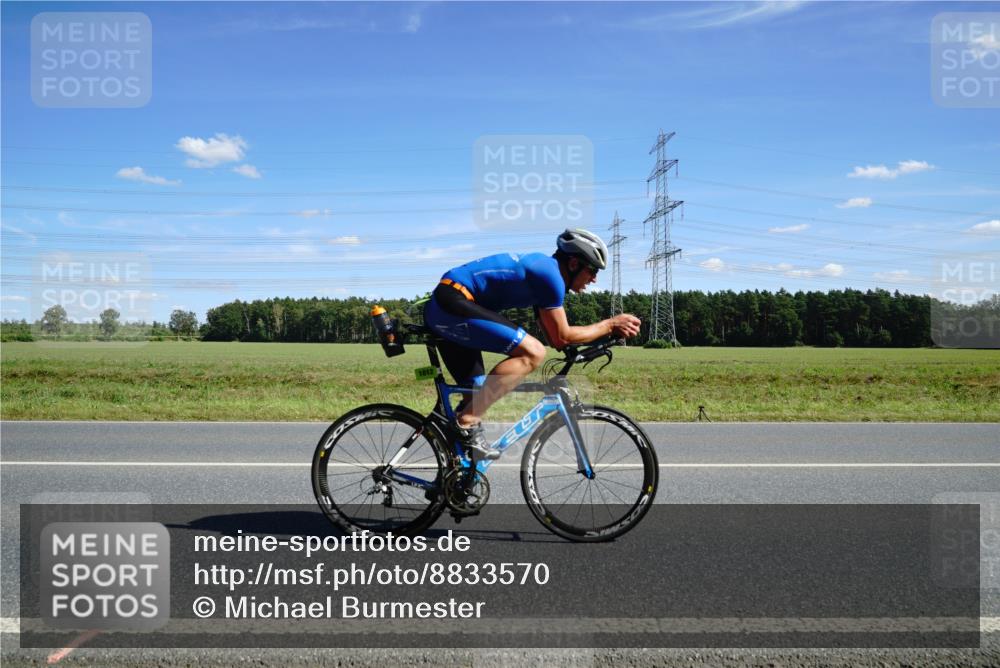 07.09.2025 - 19. Norderstedt Triathlon Michael Burmester http://msf.ph/oto/8833570 07.09.2025 13:54:54 Radfahren 422 meine-sportfotos.de