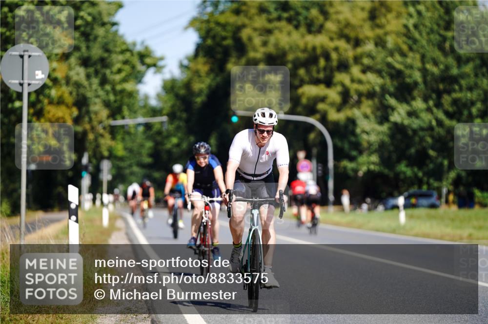 07.09.2025 - 19. Norderstedt Triathlon Michael Burmester http://msf.ph/oto/8833575 07.09.2025 12:03:14 Radfahren 737 meine-sportfotos.de
