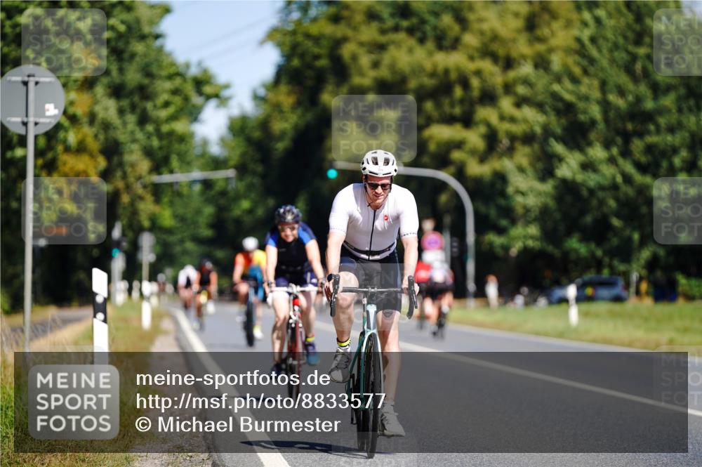 07.09.2025 - 19. Norderstedt Triathlon Michael Burmester http://msf.ph/oto/8833577 07.09.2025 12:03:14 Radfahren 737 meine-sportfotos.de
