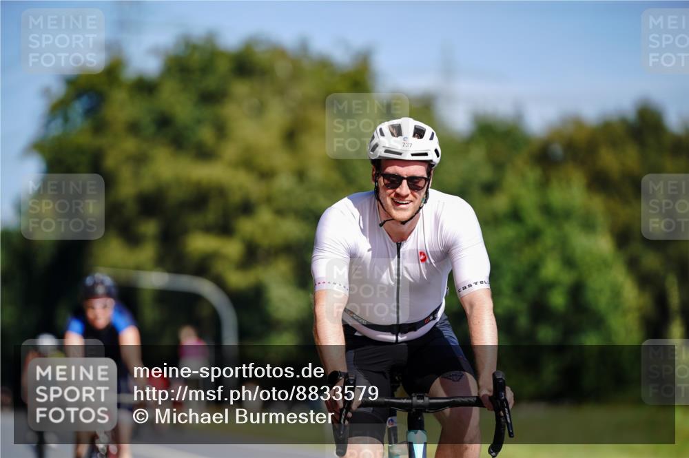 07.09.2025 - 19. Norderstedt Triathlon Michael Burmester http://msf.ph/oto/8833579 07.09.2025 12:03:16 Radfahren 737, 761 meine-sportfotos.de