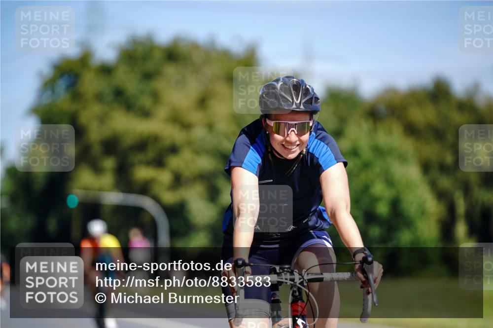 07.09.2025 - 19. Norderstedt Triathlon Michael Burmester http://msf.ph/oto/8833583 07.09.2025 12:03:17 Radfahren 737, 761 meine-sportfotos.de