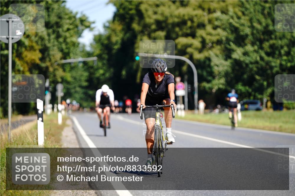 07.09.2025 - 19. Norderstedt Triathlon Michael Burmester http://msf.ph/oto/8833592 07.09.2025 12:03:23 Radfahren 1329, 1387 meine-sportfotos.de