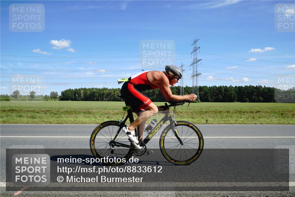 07.09.2025 - 19. Norderstedt Triathlon Michael Burmester http://msf.ph/oto/8833612 07.09.2025 13:55:02 Radfahren 984 meine-sportfotos.de